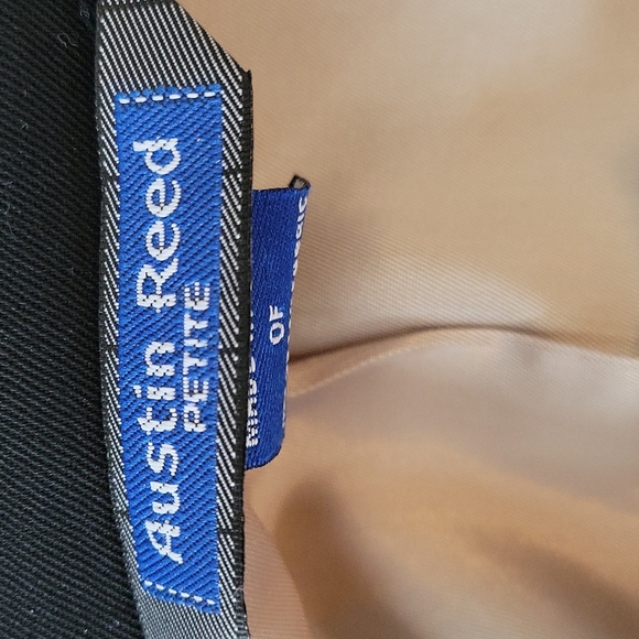 AUSTIN REED BLACK WOOL BLAZER, SIZE 12P - Picture 5 of 12